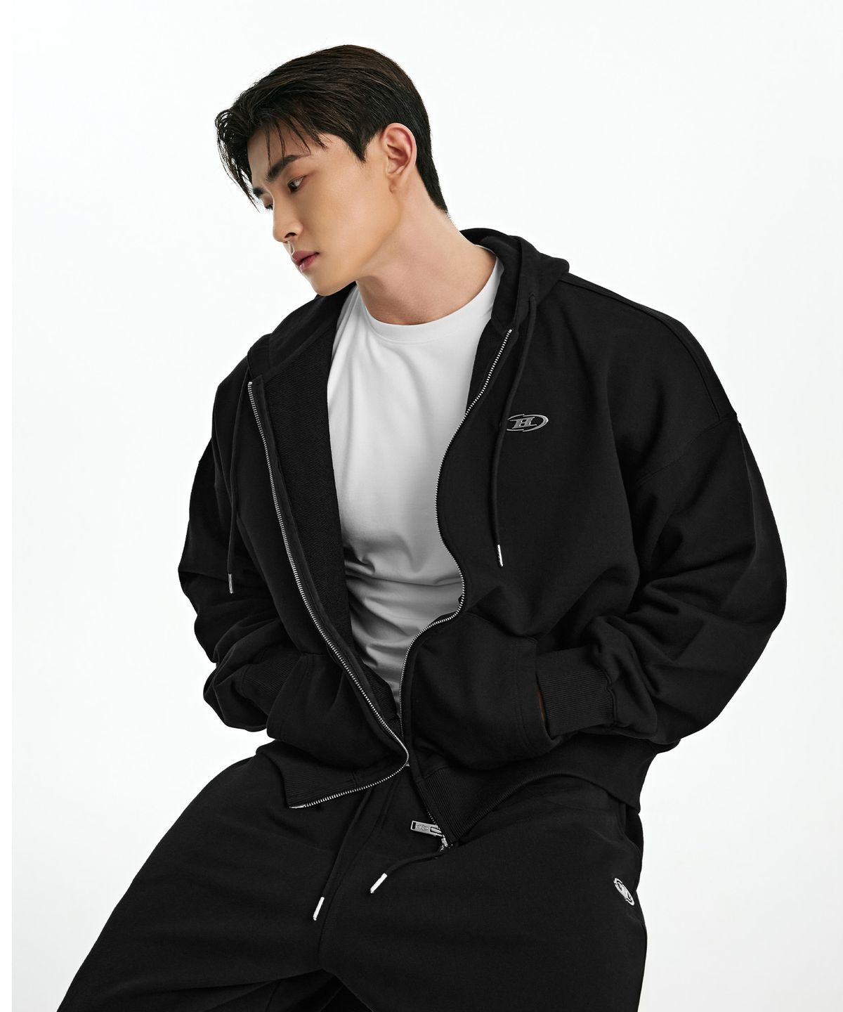 본투윈(BORN TO WIN) CHROME B HOODIE ZIP-UP [BLACK]