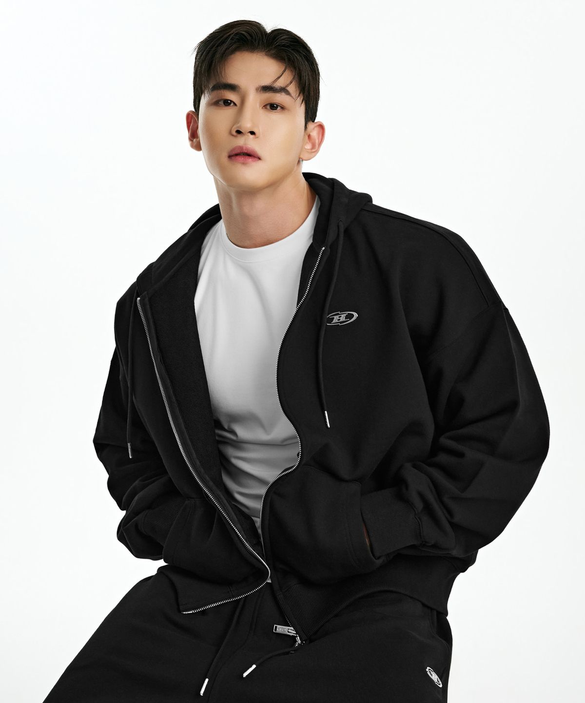 본투윈(BORN TO WIN) CHROME B HOODIE ZIP-UP [BLACK]