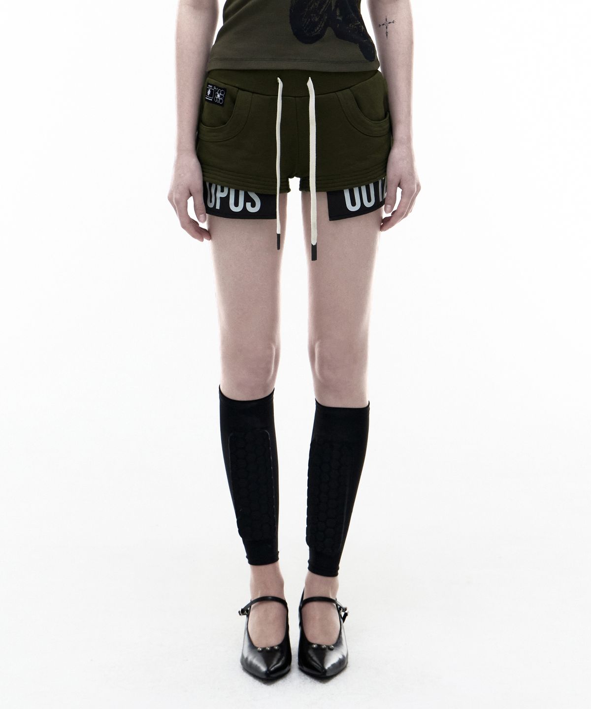 오퍼스 0012(OPUS 0012) Op. 08 CLASSIC PATCHED MICRO SWEAT PANTS KHAKI