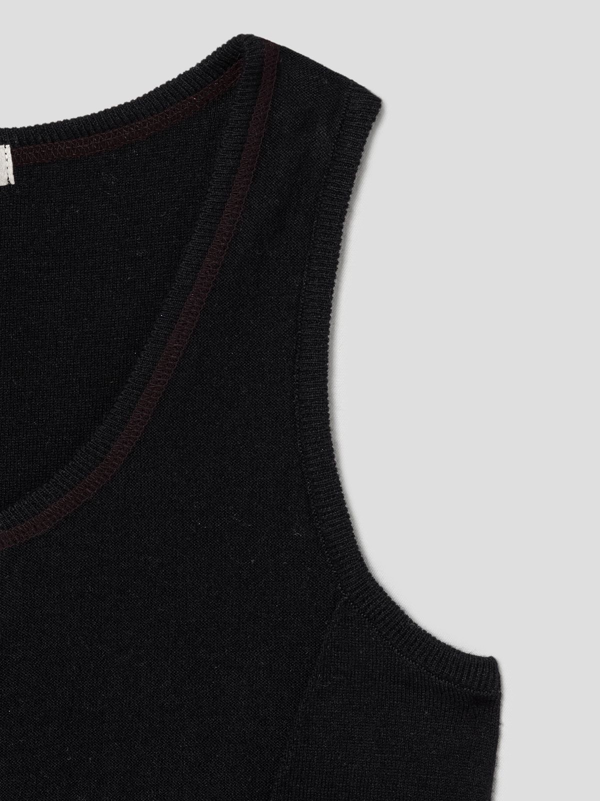 앙개(ANGGAE) Henry Neck Tank Top  Black