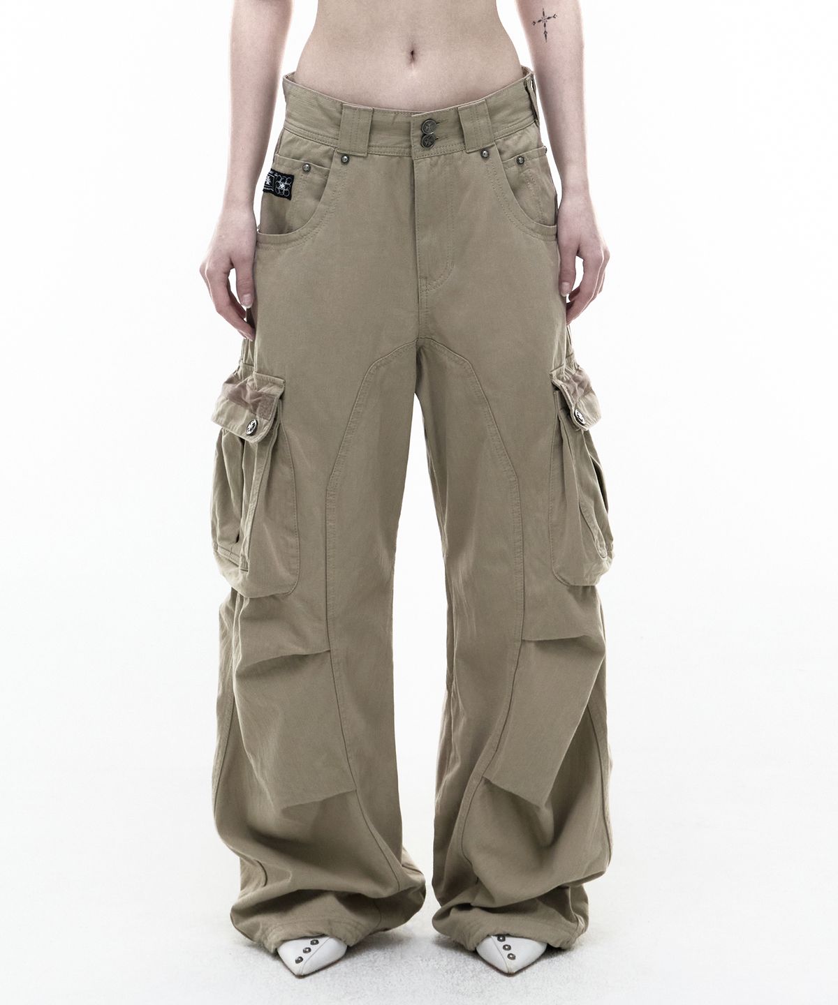 오퍼스 0012(OPUS 0012) Op. 08 BIND CURVED CARGO PANTS BEIGE