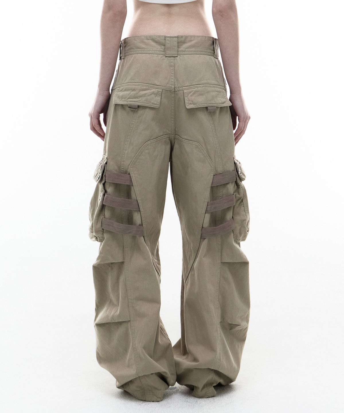 오퍼스 0012(OPUS 0012) Op. 08 BIND CURVED CARGO PANTS BEIGE