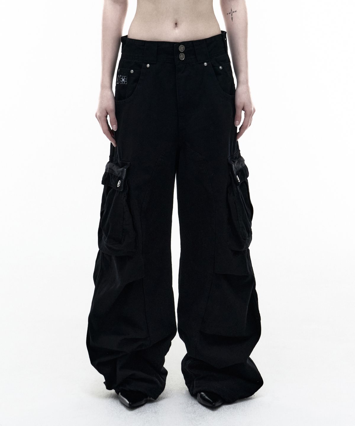 오퍼스 0012(OPUS 0012) Op. 08 BIND CURVED CARGO PANTS BLACK