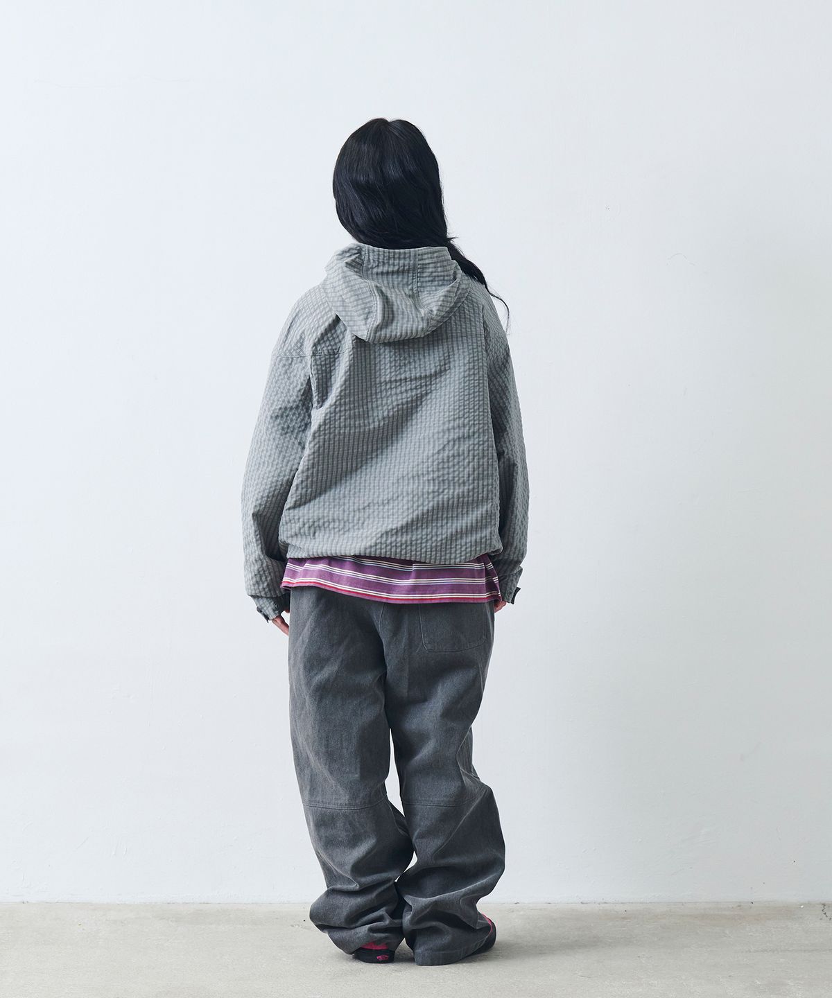 논타입(NONTYPE) PIGMENT CURVED WIDE PANTS VOL.2 (CHARCOAL)