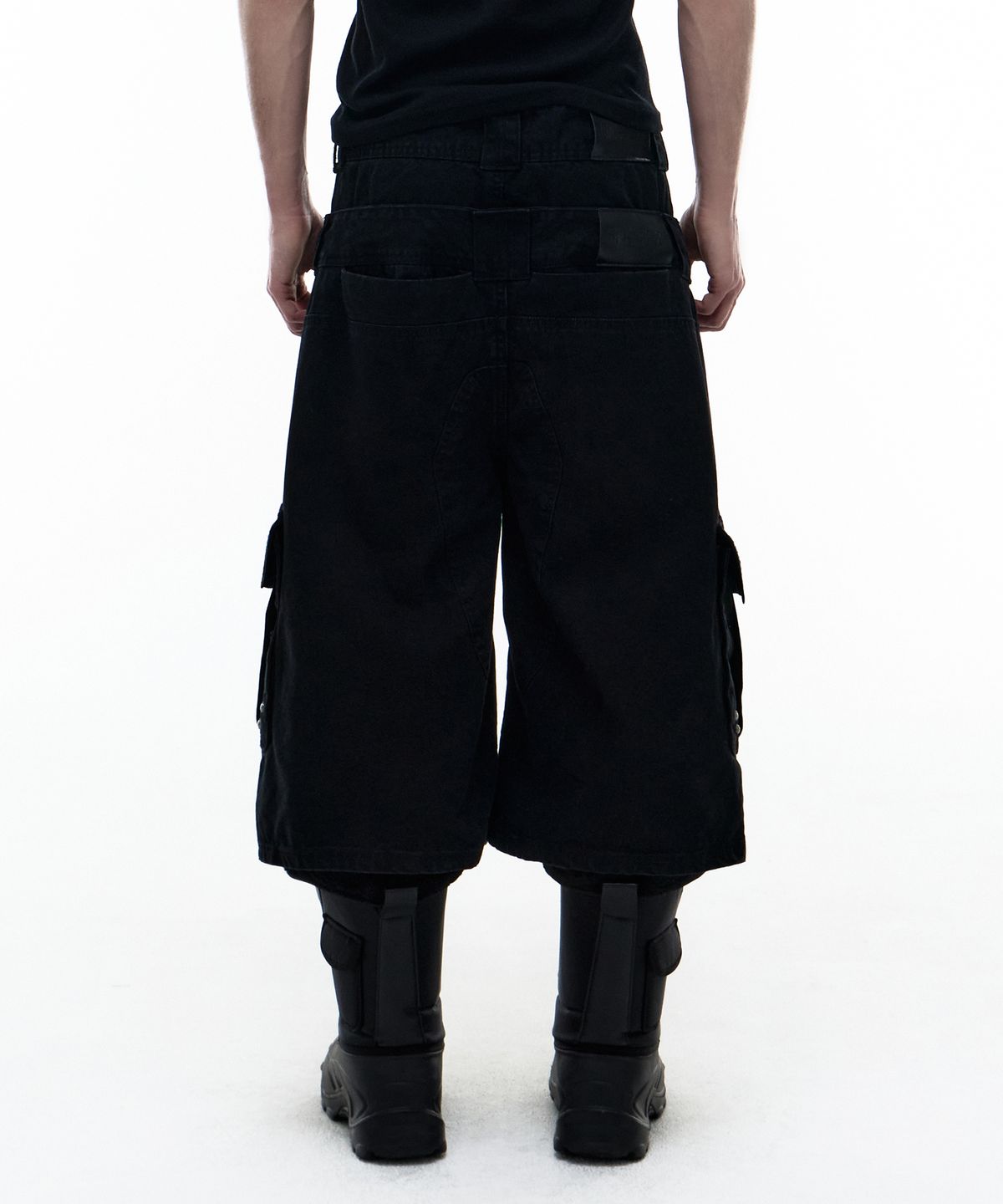 오퍼스 0012(OPUS 0012) Op. 08 DESERT MAXI CARGO SHORTS BLACK