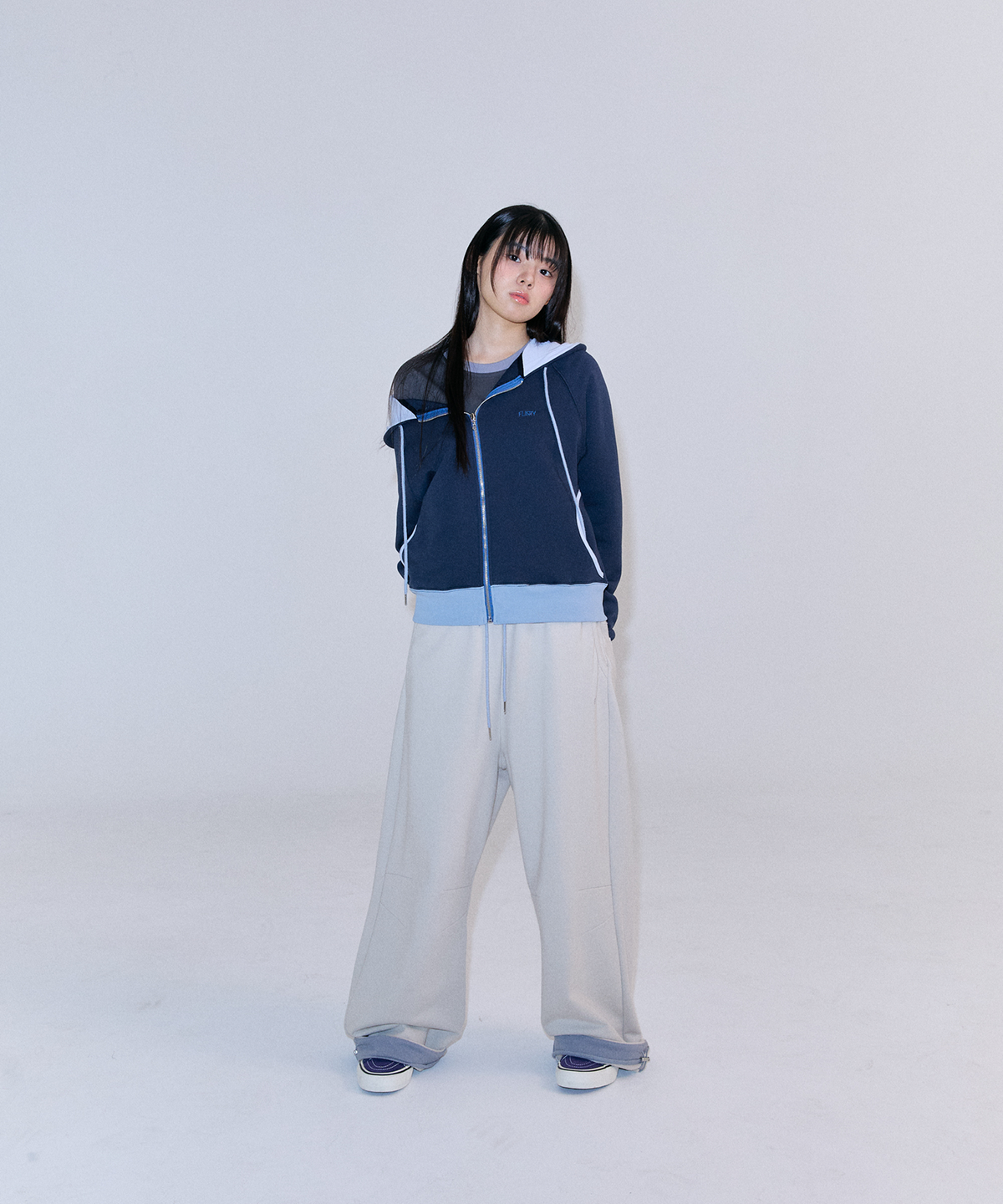 플러티(FLIRTY) 컷 라인 와이드 스웨트 팬츠 (Beige)