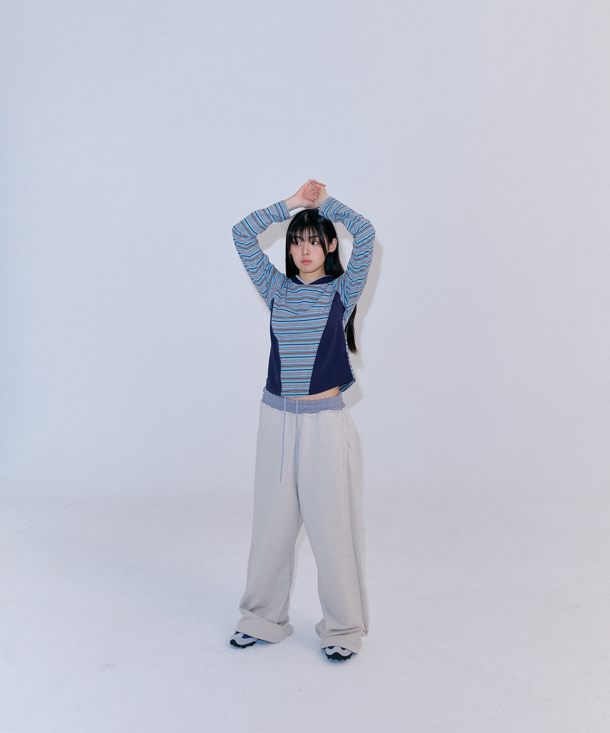 플러티(FLIRTY) 컷 라인 와이드 스웨트 팬츠 (Beige)