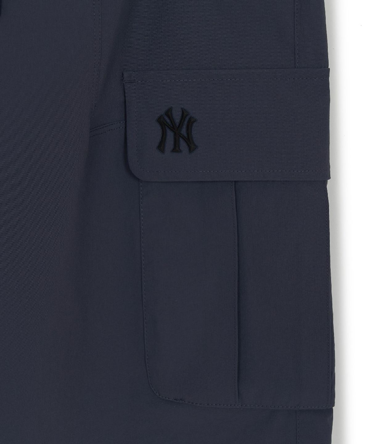 엠엘비(MLB) 베이직 고프코어 나일론 카고 6부 반바지 NY (D.Indigo)