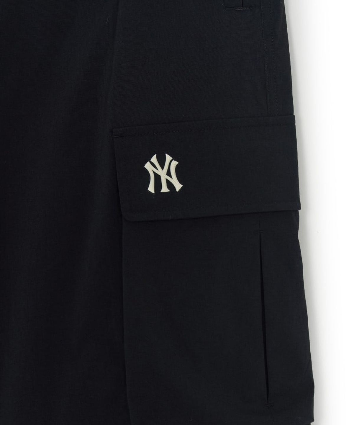 엠엘비(MLB) 고프코어 코튼터치 볼륨 카고 버뮤다 반바지 NY (Black)