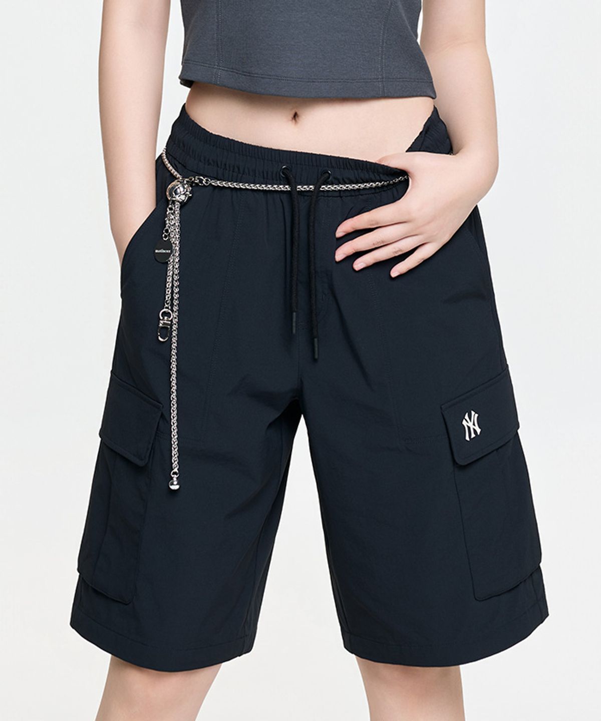 엠엘비(MLB) 고프코어 코튼터치 볼륨 카고 버뮤다 반바지 NY (Black)