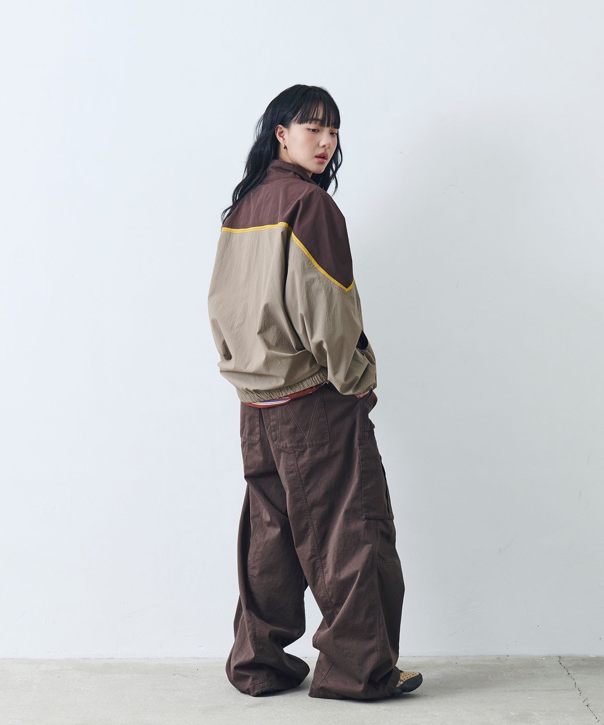 논타입(NONTYPE) CONTRAST TECH SHORT JUMPER (BEIGE)