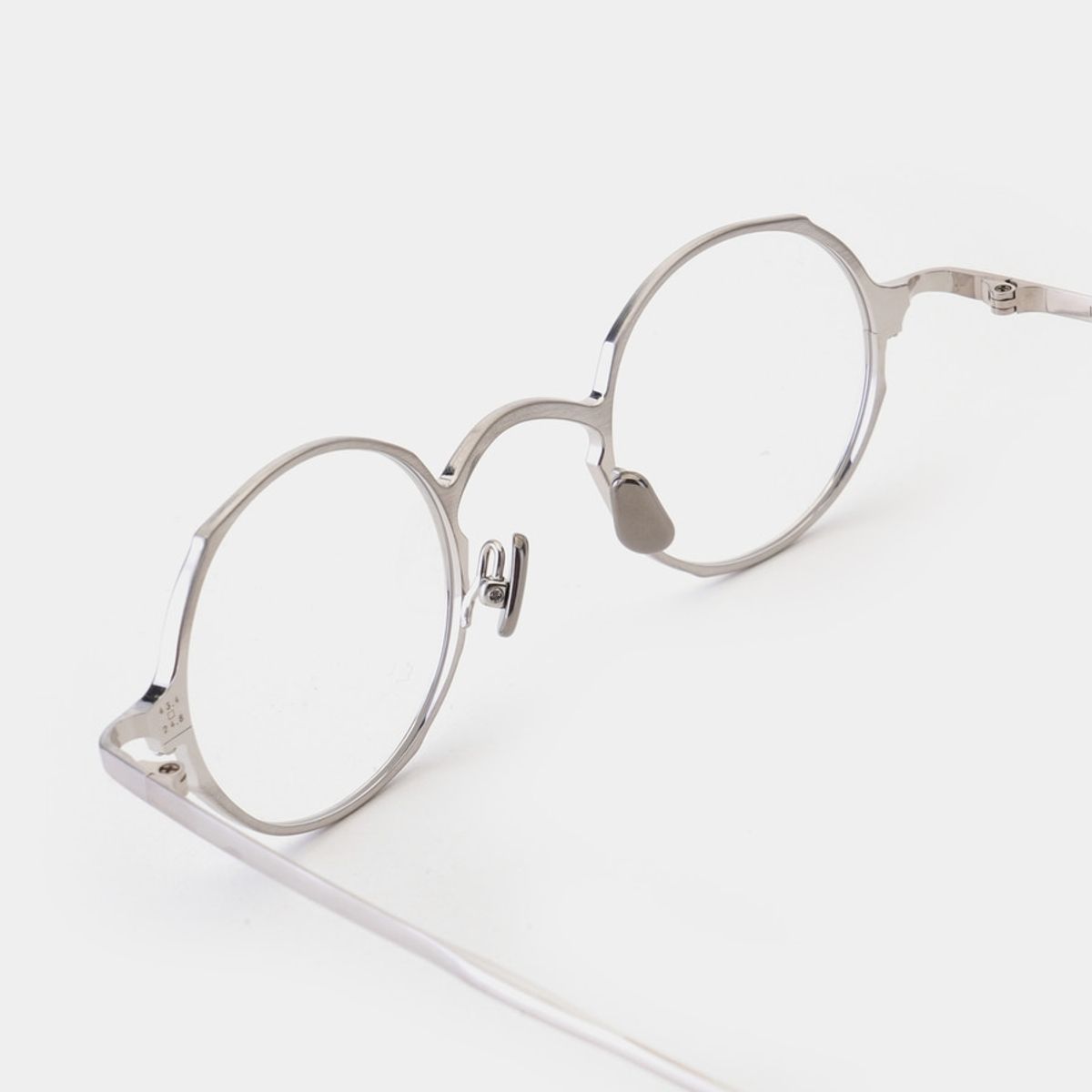 알라이아 아이웨어(ALAIA EYEWEAR) IE025 WP