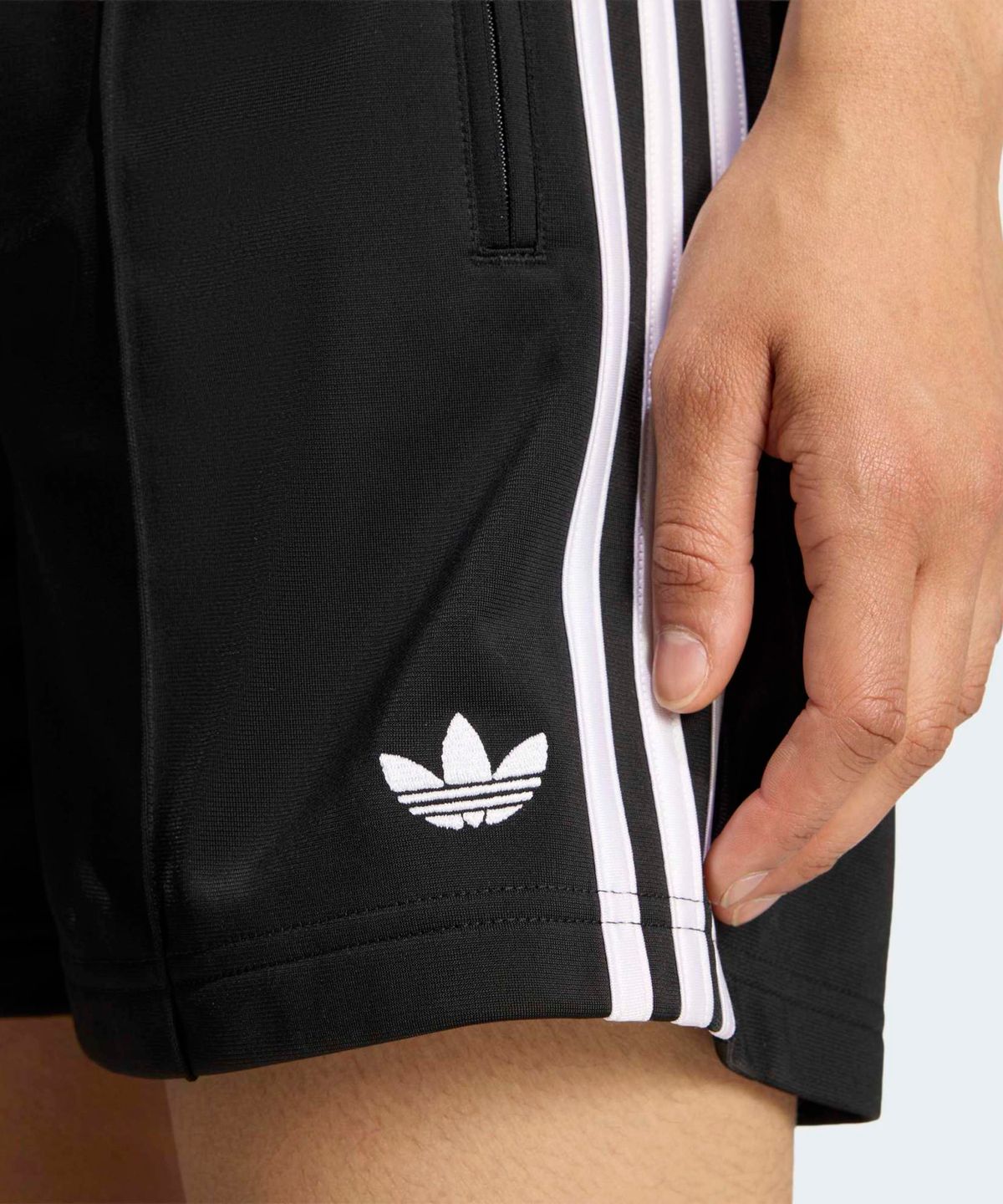 아디다스(ADIDAS) 파이어버드 클래식 숏 팬츠 - 블랙:화이트 / KD5569