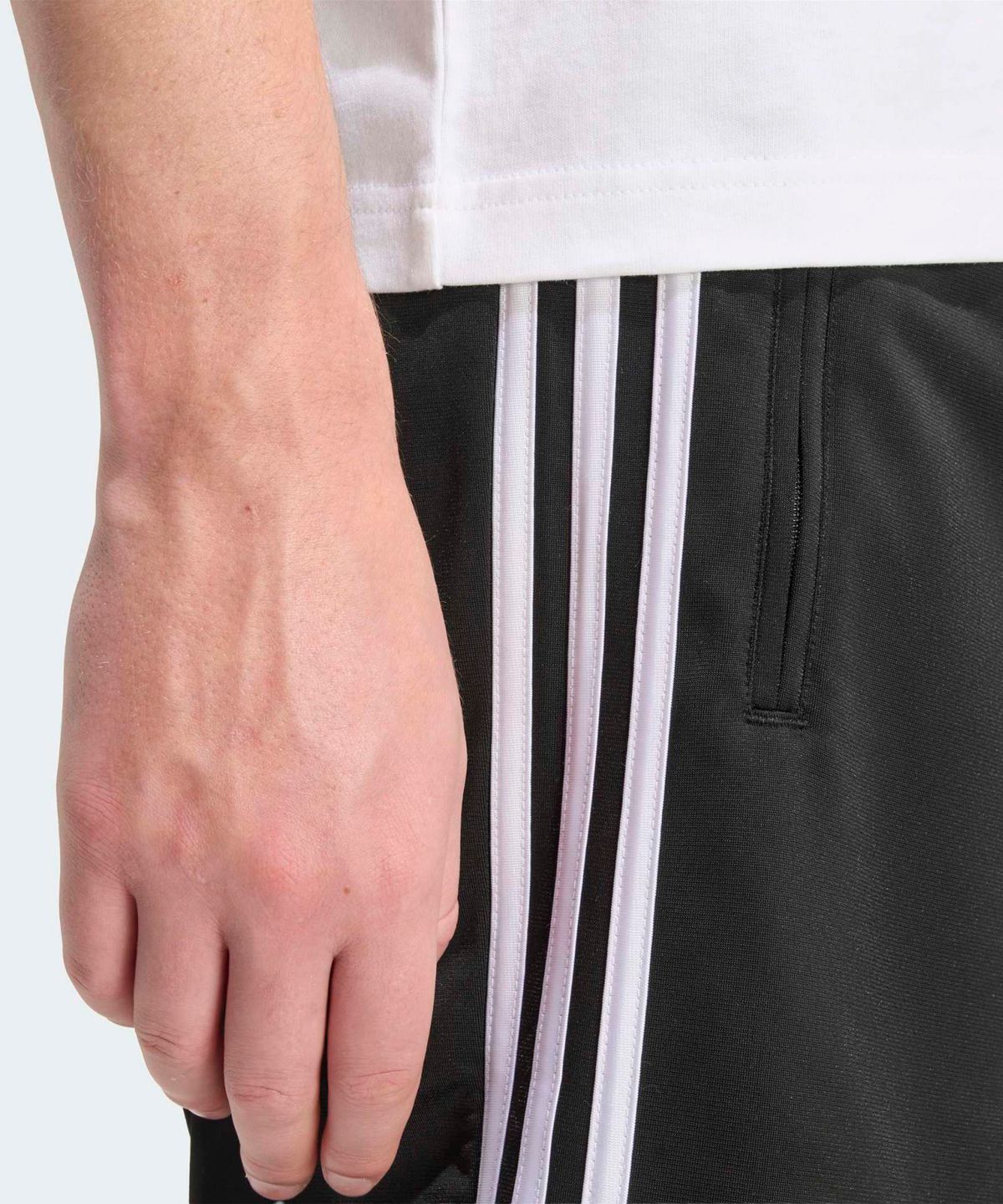 아디다스(ADIDAS) 파이어버드 숏 팬츠 - 블랙 / KE1379