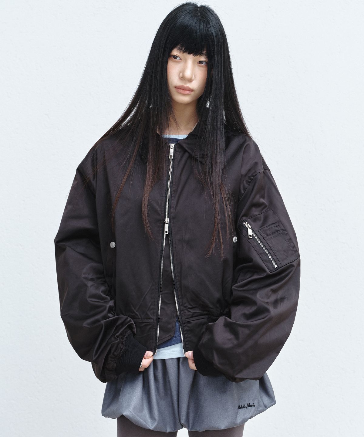 닉앤니콜(NICK&NICOLE) SHIRRING SLEEVE BOMBER JUMPER_BLACK