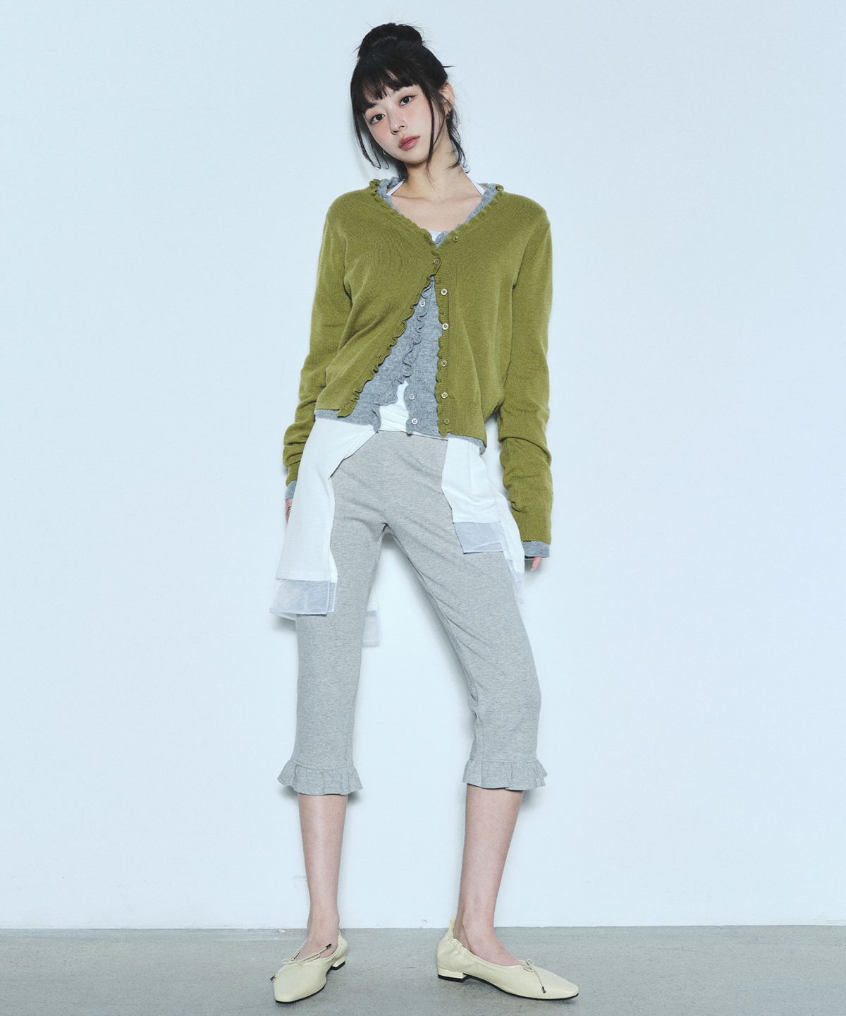 닉앤니콜(NICK&NICOLE) FRILL CAPRI PANTS_GRAY