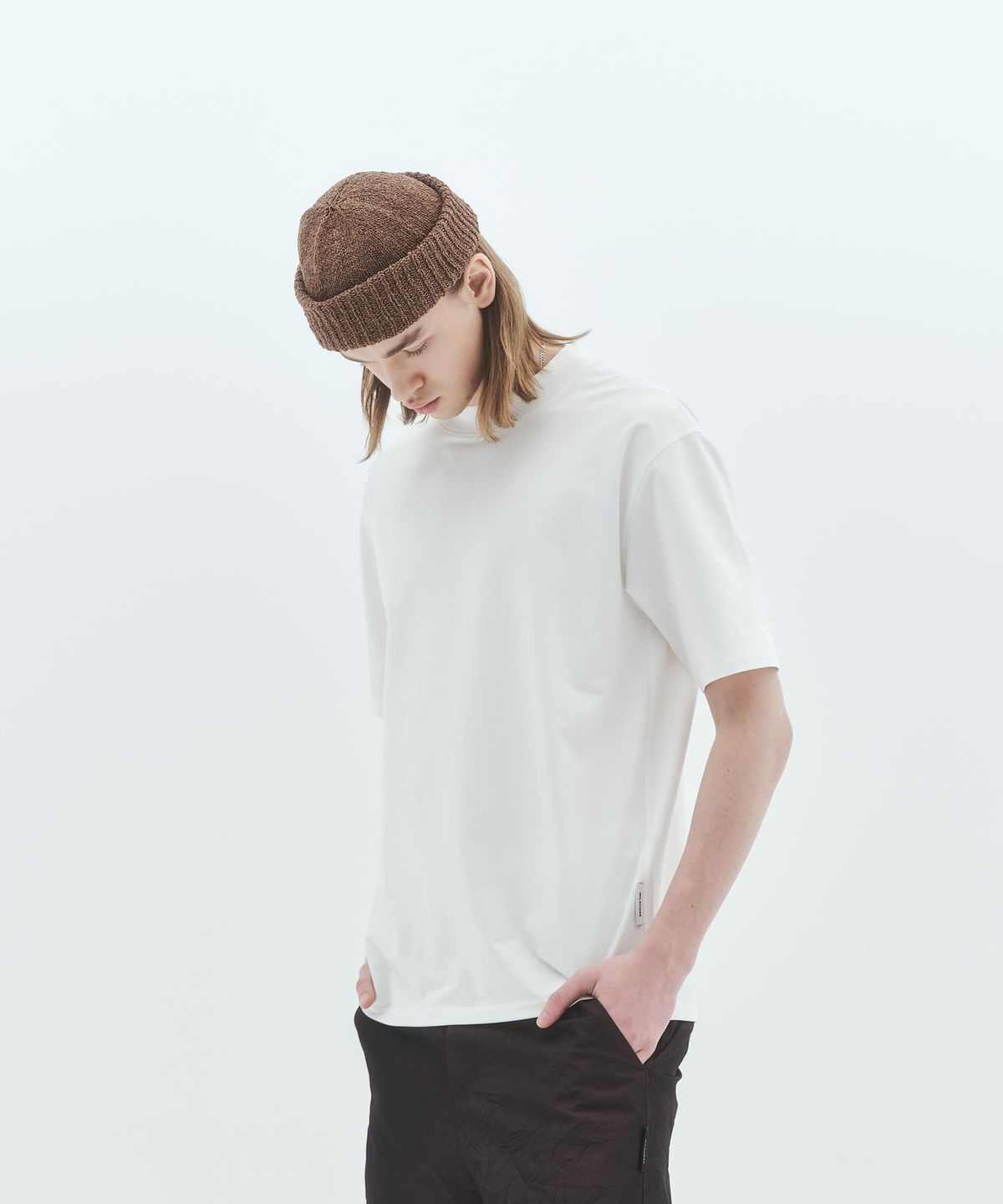 밀라코드(MILACODE) High-Neck Signature T-Shirt (O/WHITE)