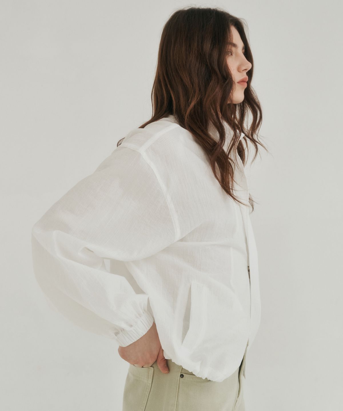 로시로우(LOSSYROW) Two way high neck zip-up white