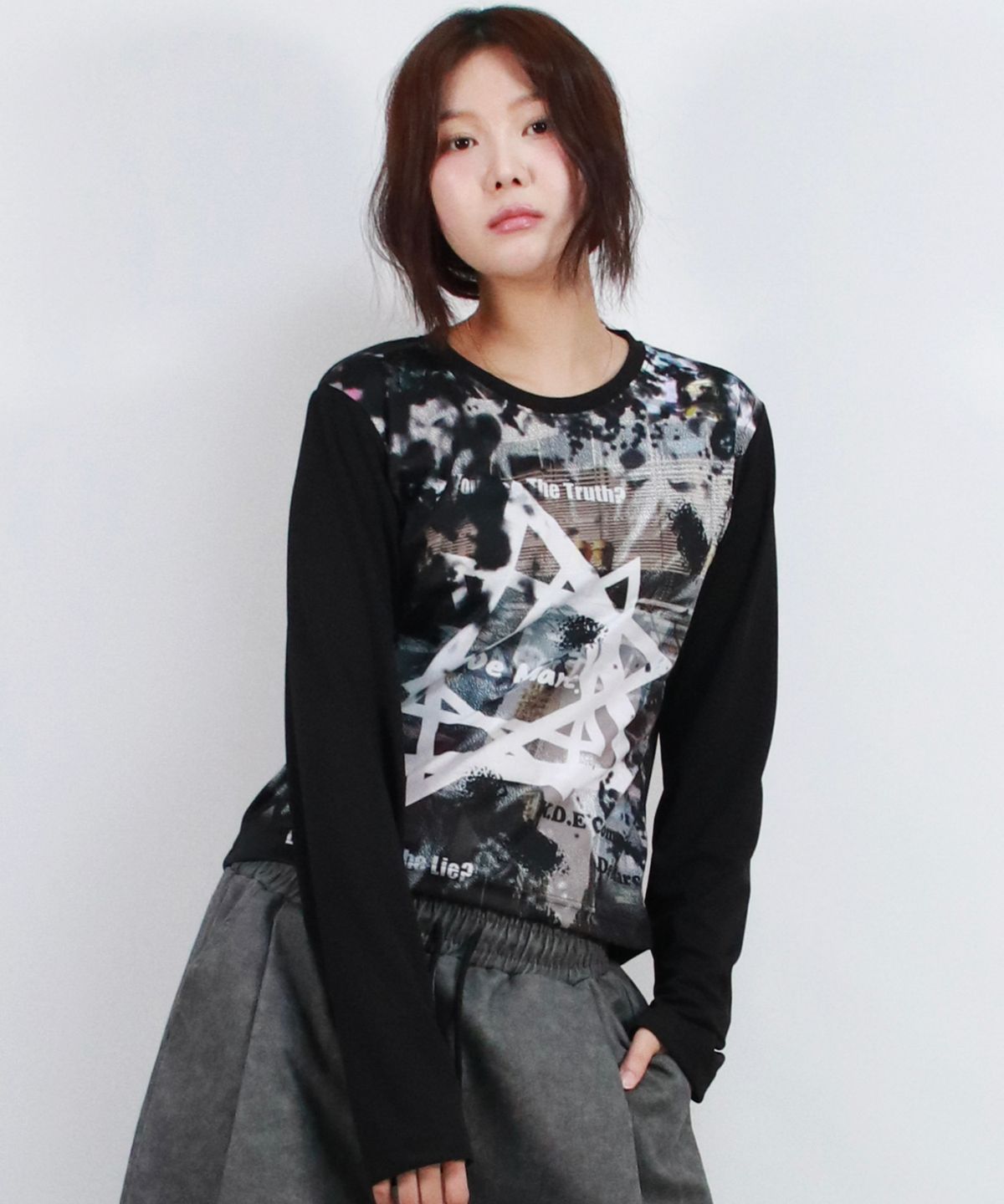 드마크(DEMARC) Graffiti Logo Graphic Slim Fit Long Sleeve T-shirt VER.1