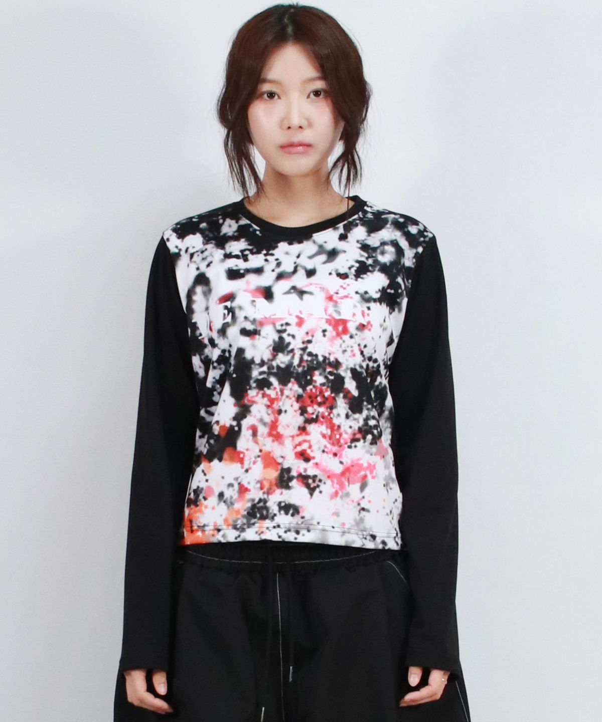 드마크(DEMARC) Graffiti Logo Graphic Slim Fit Long Sleeve T-shirt VER.2