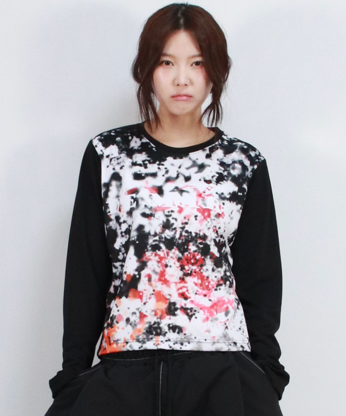 드마크(DEMARC) Graffiti Logo Graphic Slim Fit Long Sleeve T-shirt VER.2