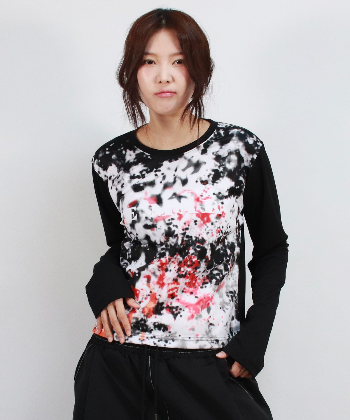 드마크(DEMARC) Graffiti Logo Graphic Slim Fit Long Sleeve T-shirt VER.2