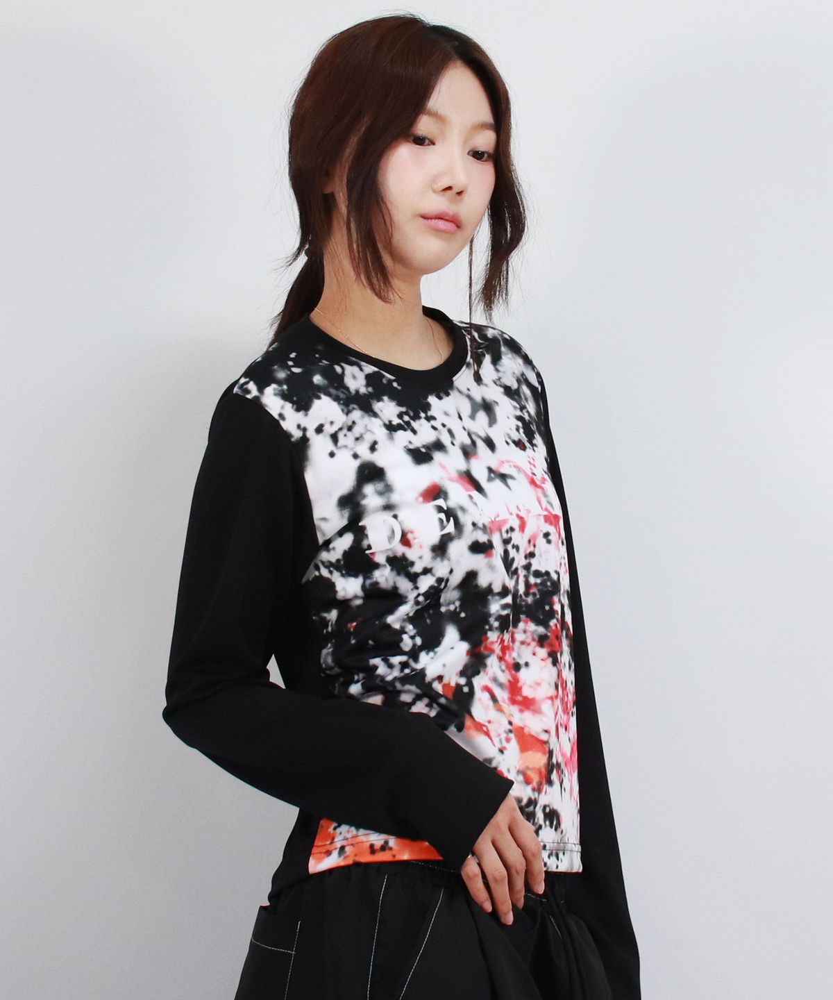 드마크(DEMARC) Graffiti Logo Graphic Slim Fit Long Sleeve T-shirt VER.2
