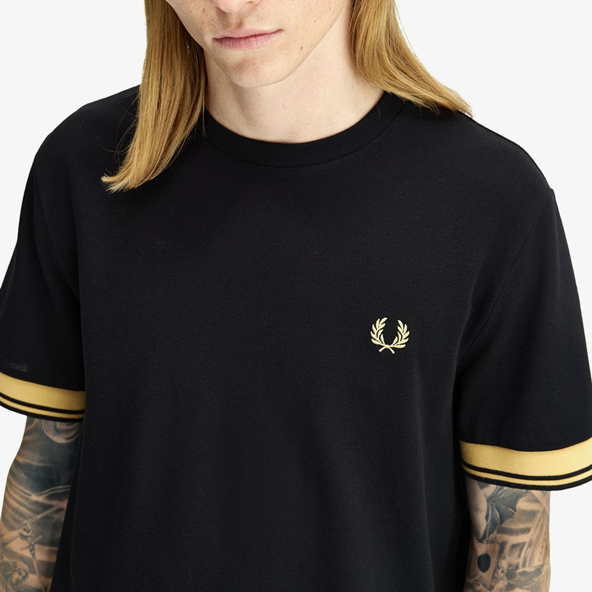 프레드페리(FRED PERRY) [Sharp] 트윈 팁 커프 티셔츠 - 블랙/샴페인 AFPM2612396-90A