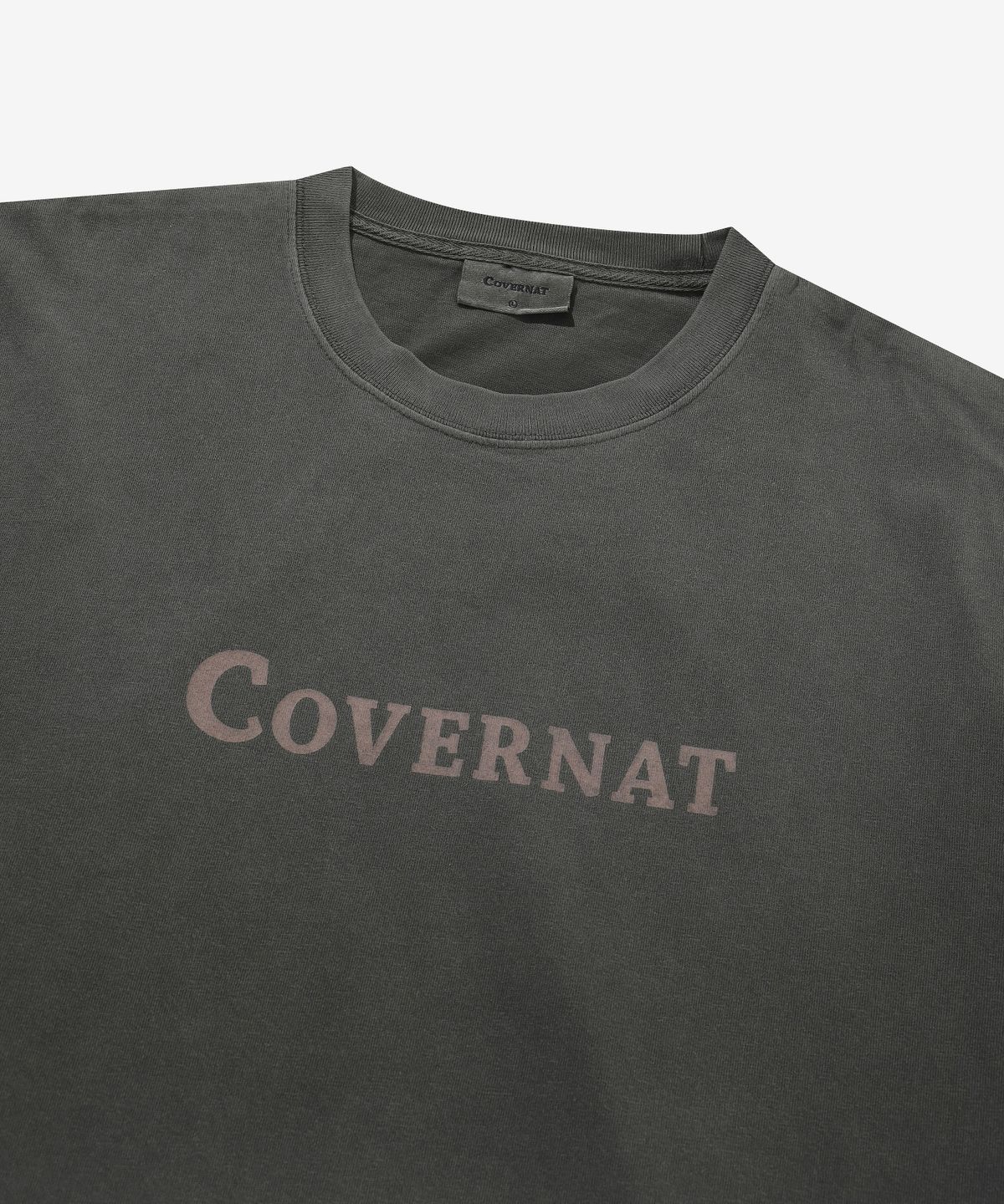 커버낫(COVERNAT) 센터 로고 피그먼트 티셔츠 차콜