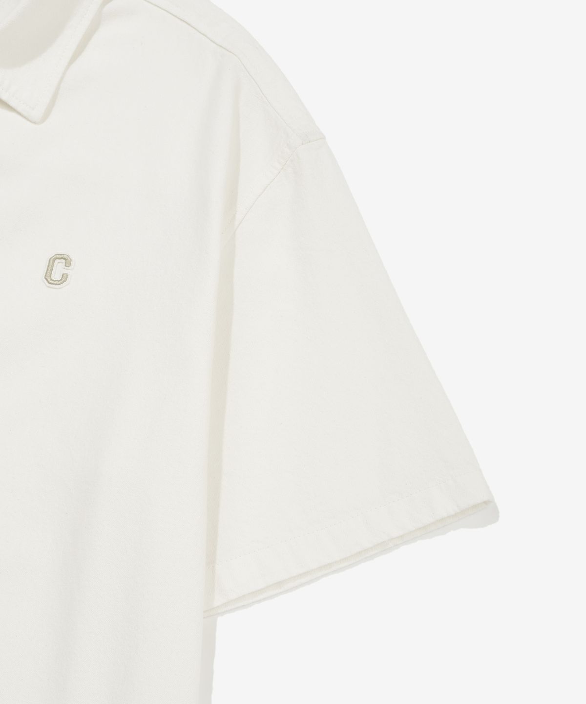커버낫(COVERNAT) C 로고 데님 하프 셔츠 화이트
