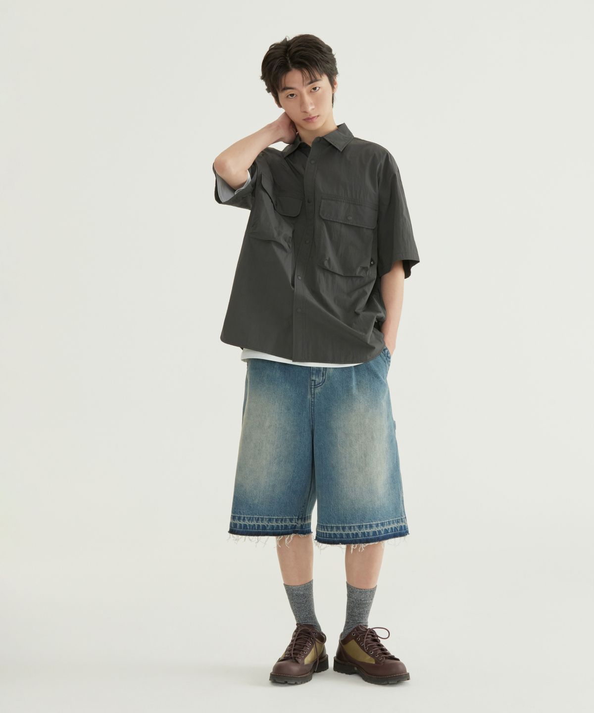 커버낫(COVERNAT) 워크 나일론 하프 셔츠 삭스