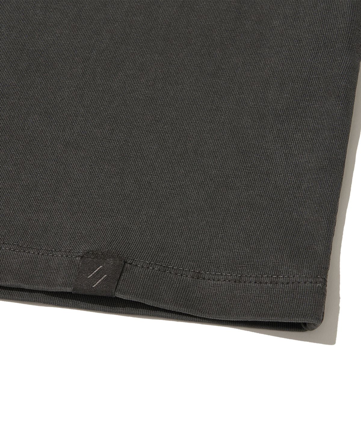 웰터 익스페리먼트(WELTER EXPERIMENT) SUN-HEADED DEITY T-SHIRT_CHARCOAL