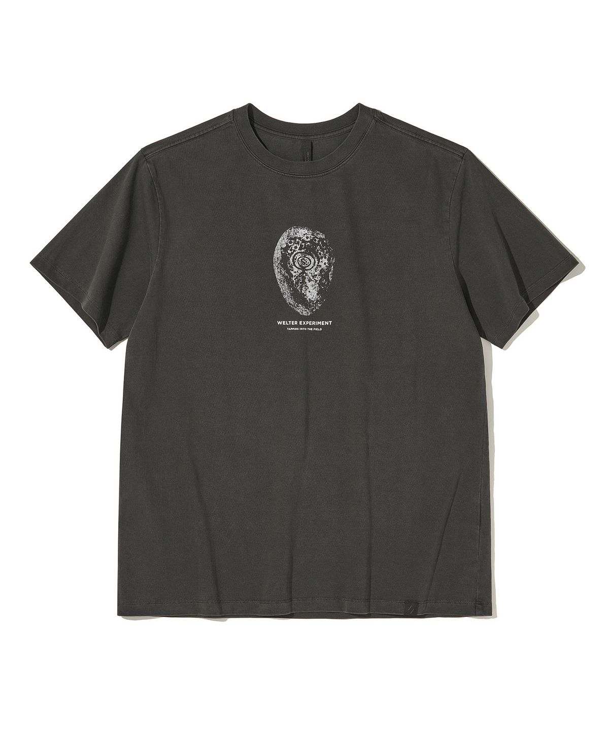 웰터 익스페리먼트(WELTER EXPERIMENT) SUN-HEADED DEITY T-SHIRT_CHARCOAL