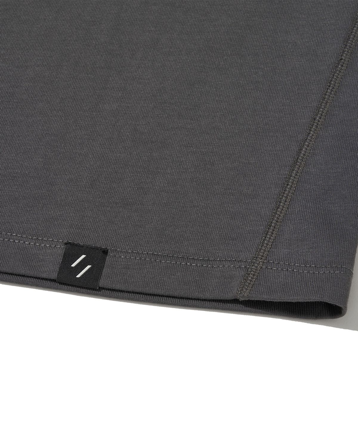 웰터 익스페리먼트(WELTER EXPERIMENT) AEREN T-SHIRT_CHARCOAL