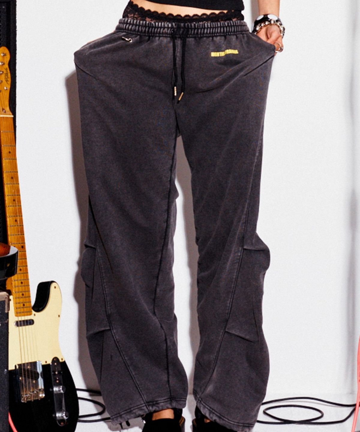 하이타이드 프랭키(HIGHTIDEFRANKIE) Curved Seam Sweatpants Black