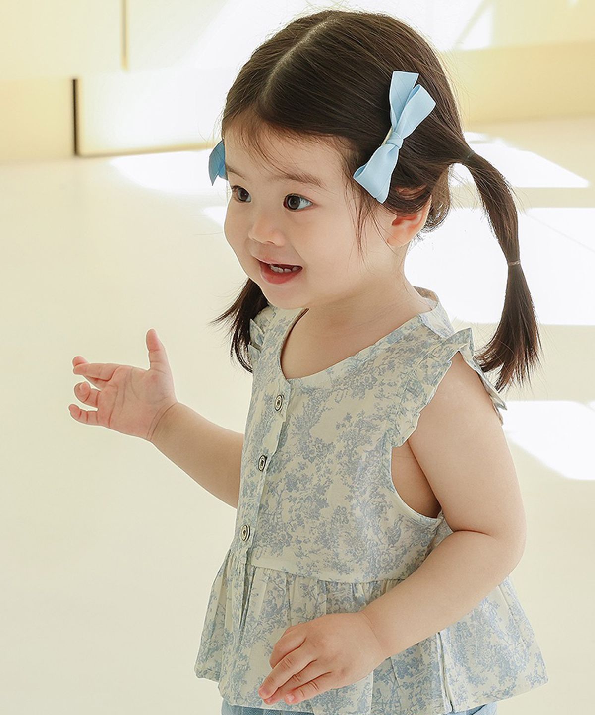 아림클로젯(ARIMCLOSET) 쪼꼬미 앨리스는 토끼 만나러 가는 중 - 아기 프릴 블라우스