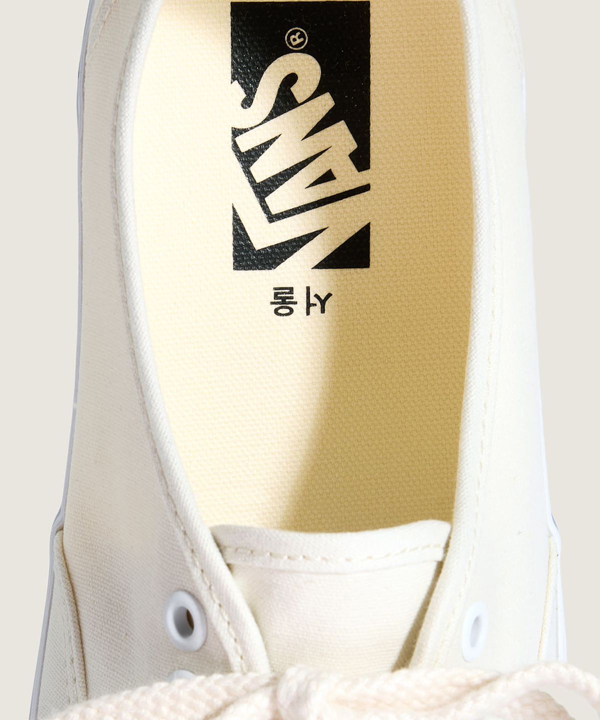 반스(VANS) 프리미엄 어센틱 44 - (서울) 마시멜로우:트루화이트 / VN000EAABPH1