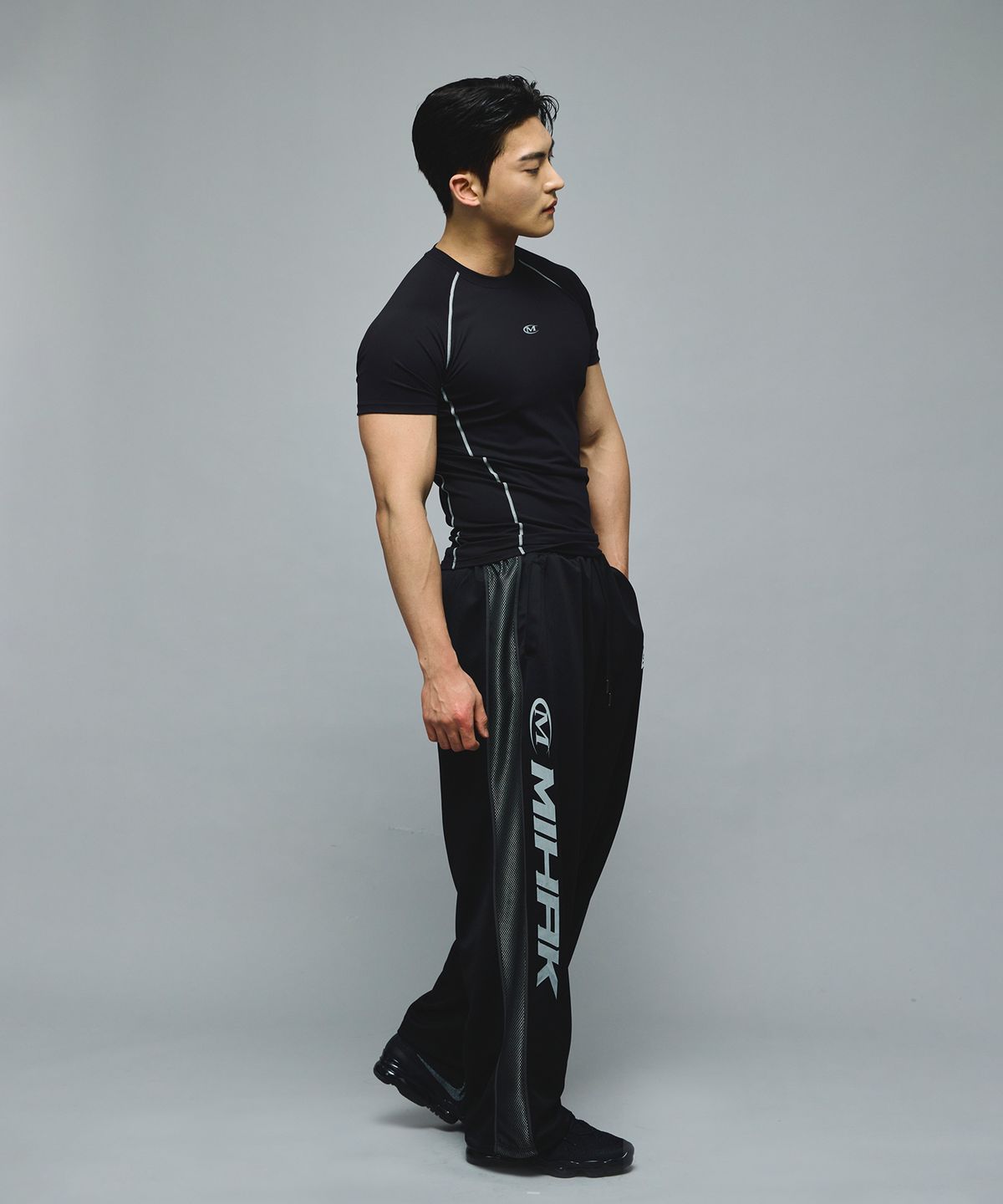 미학(MIHAK) 스폰서 로고 메쉬 저지 와이드 팬츠 (BLACK)