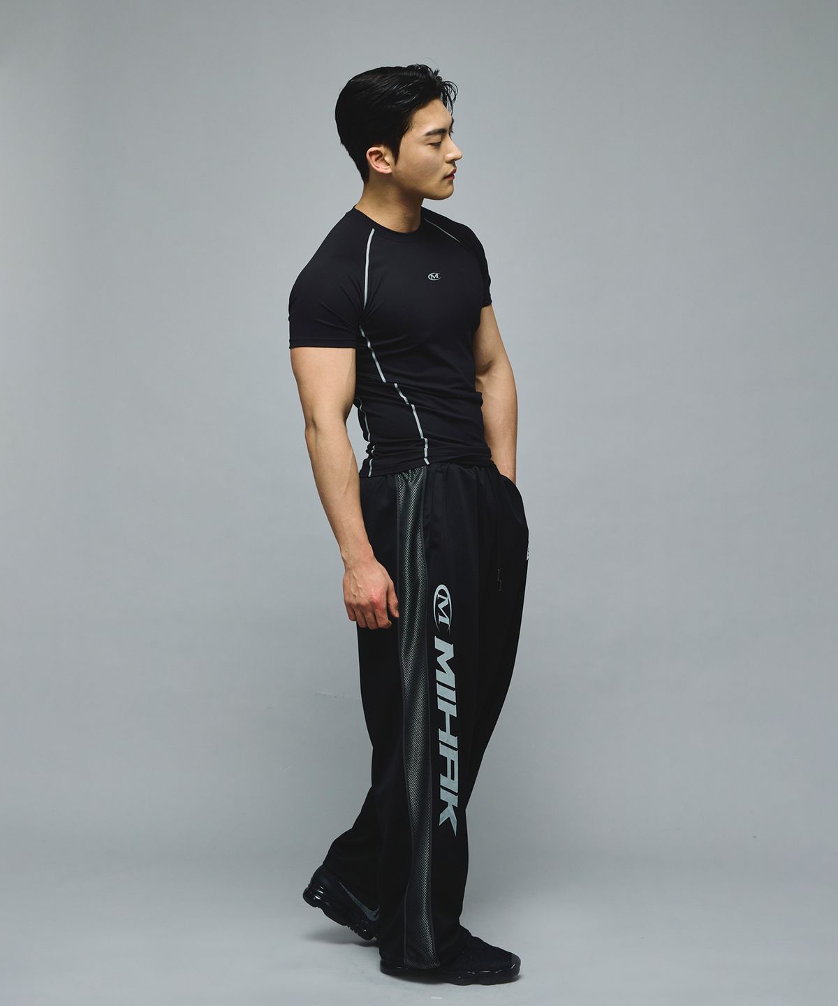 미학(MIHAK) 심볼 로고 머슬 프로 티셔츠 (BLACK)