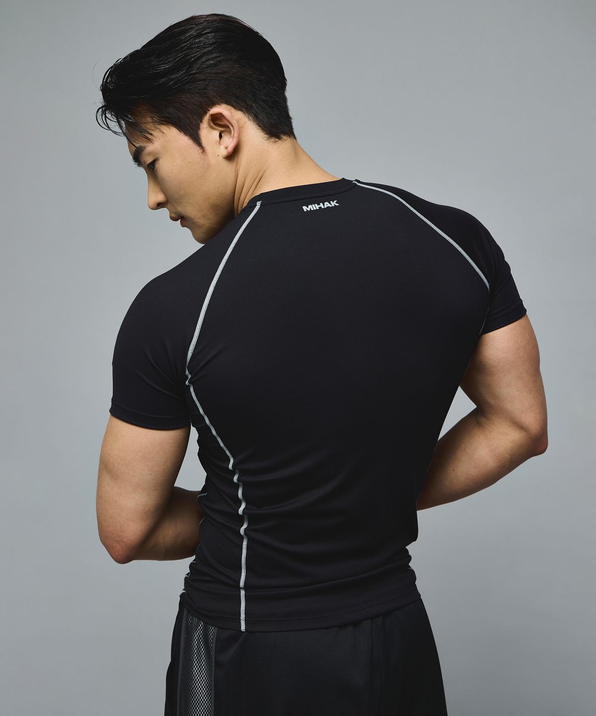 미학(MIHAK) 심볼 로고 머슬 프로 티셔츠 (BLACK)