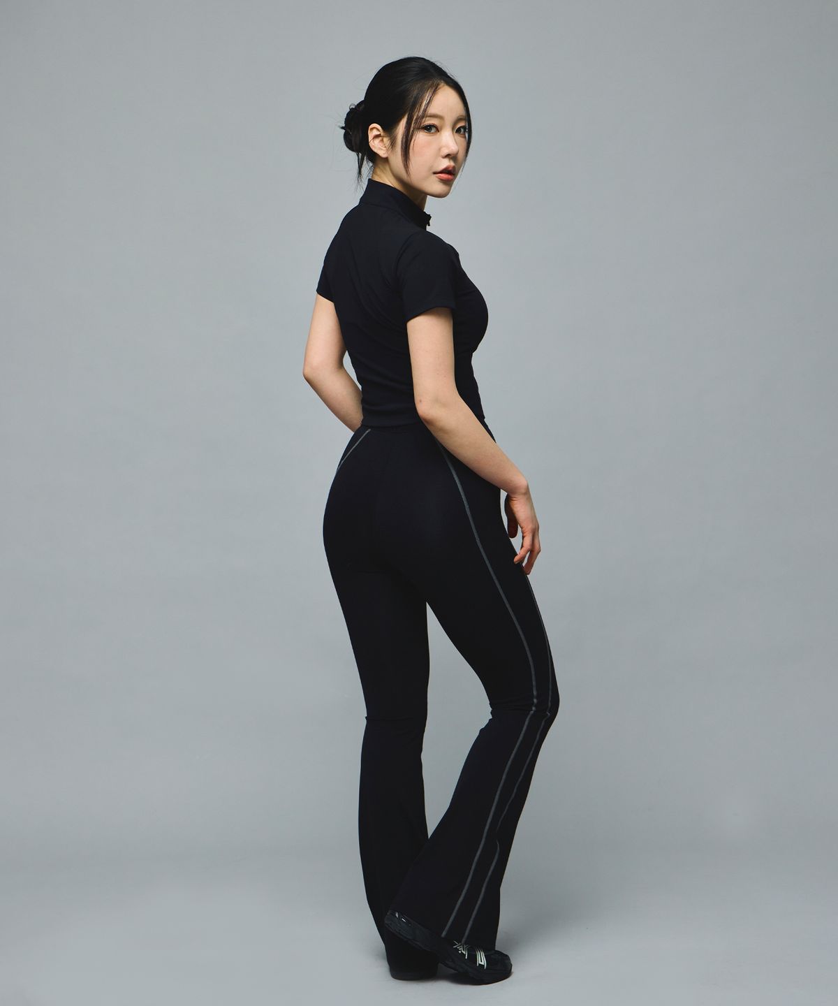 미학(MIHAK) 시그니처 밴드 라인 부츠컷 레깅스 (BLACK)