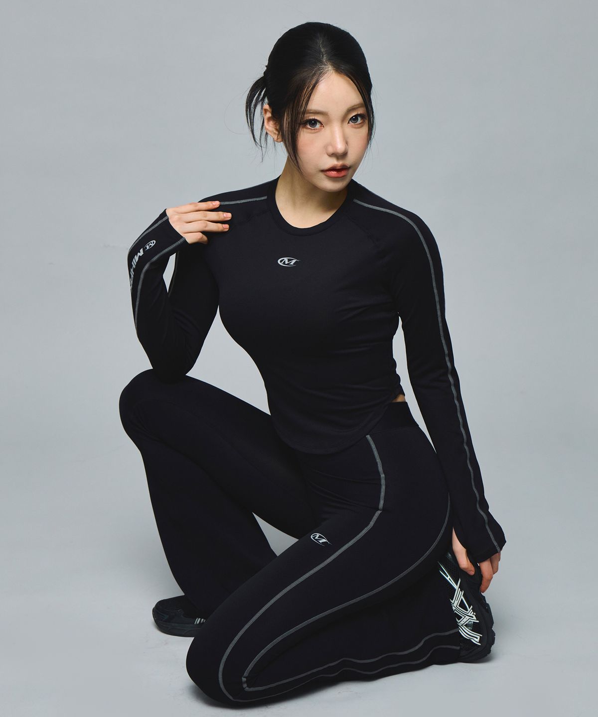 미학(MIHAK) 시그니처 밴드 라인 부츠컷 레깅스 (BLACK)