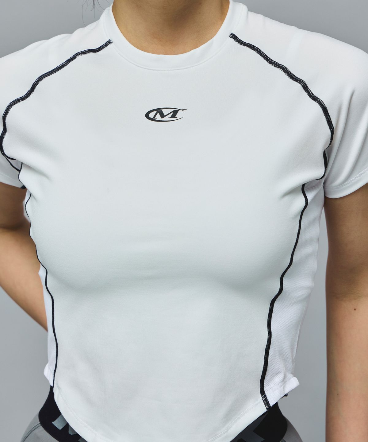 미학(MIHAK) 심볼 로고 액티브 숏 슬리브 (WHITE)