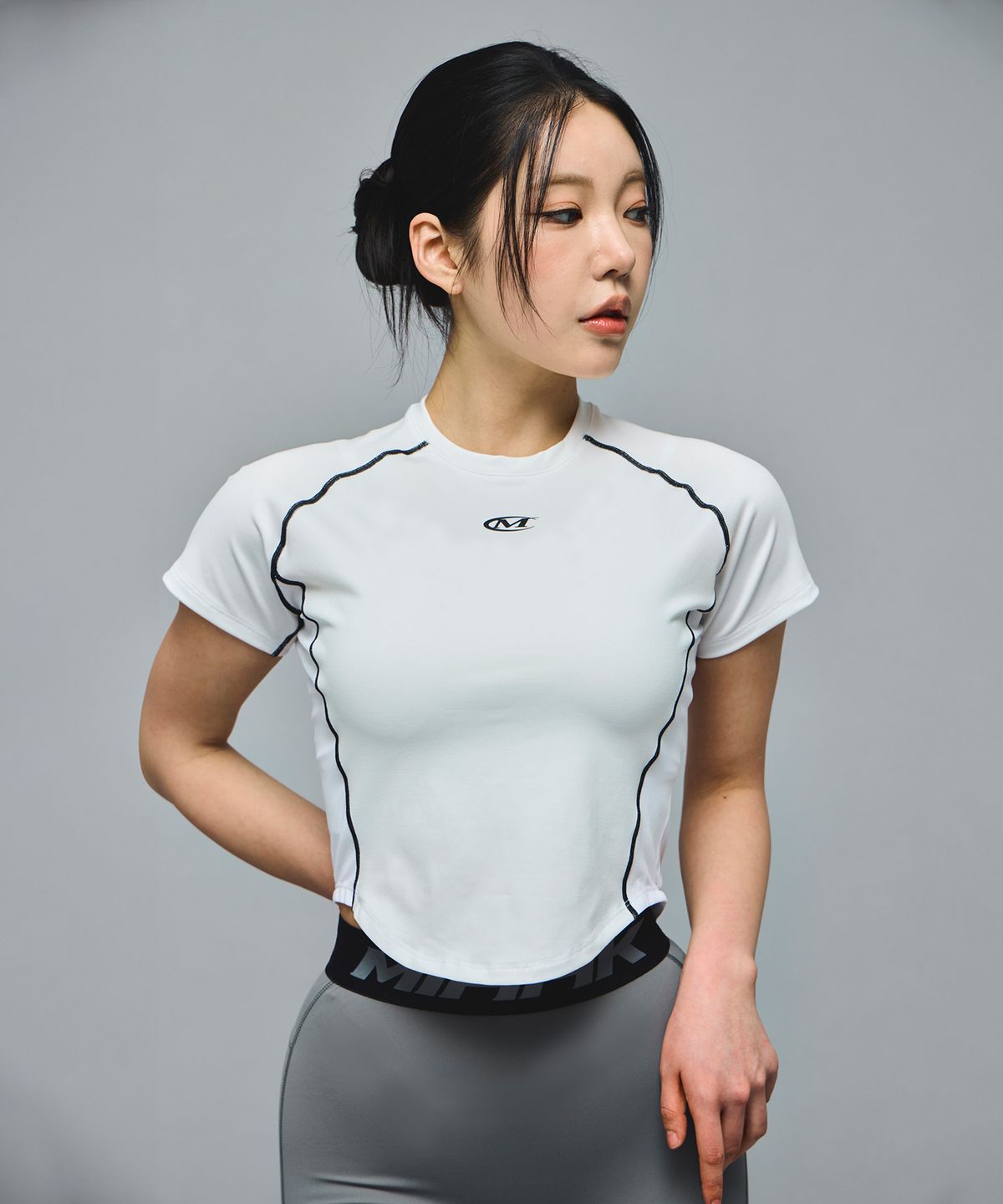 미학(MIHAK) 심볼 로고 액티브 숏 슬리브 (WHITE)