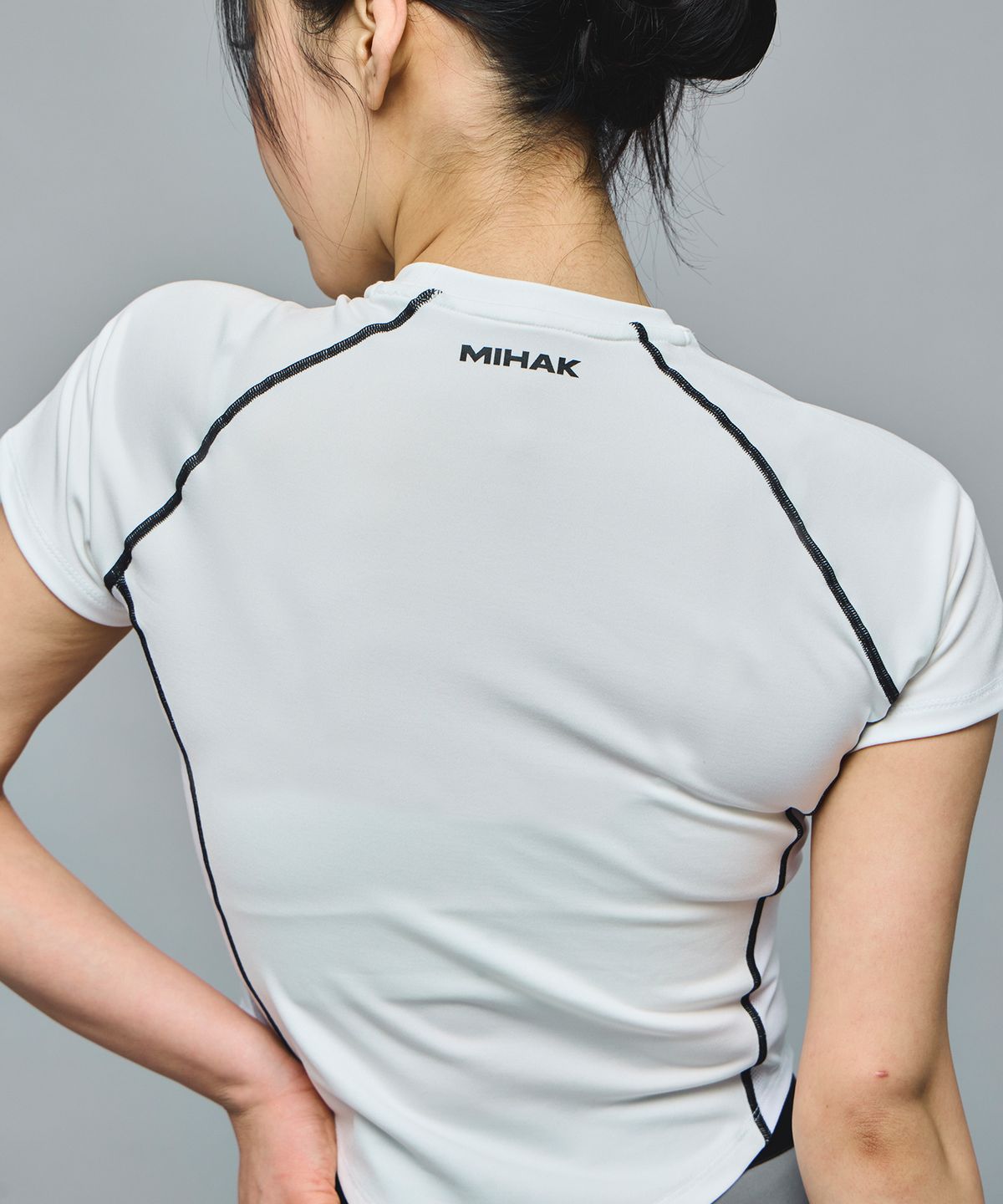 미학(MIHAK) 심볼 로고 액티브 숏 슬리브 (WHITE)