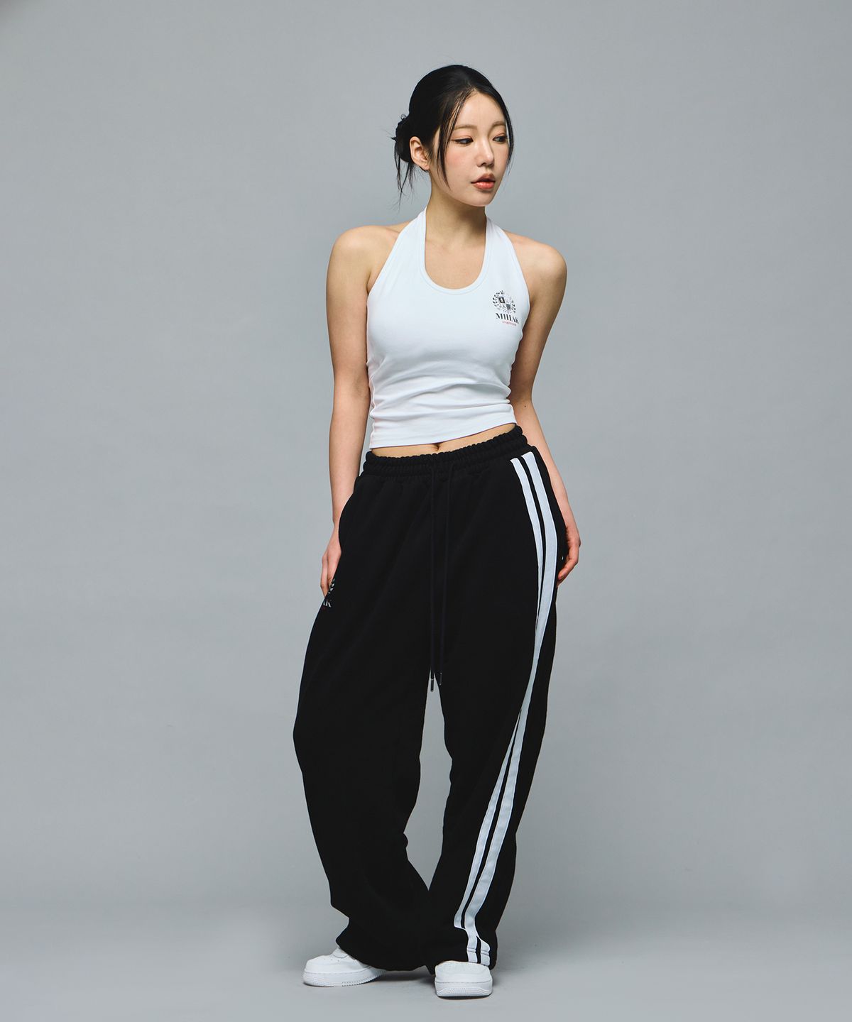 미학(MIHAK) 아이비리그 홀터넥 슬리브리스 (WHITE)