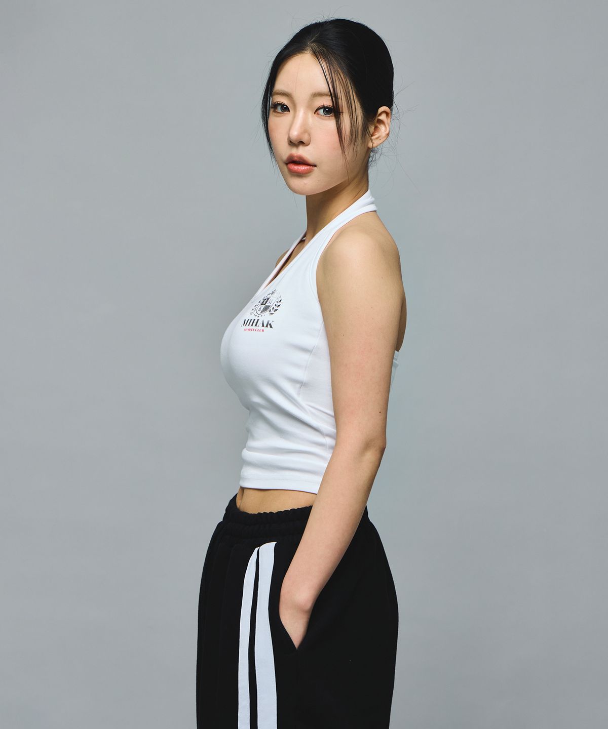 미학(MIHAK) 아이비리그 홀터넥 슬리브리스 (WHITE)