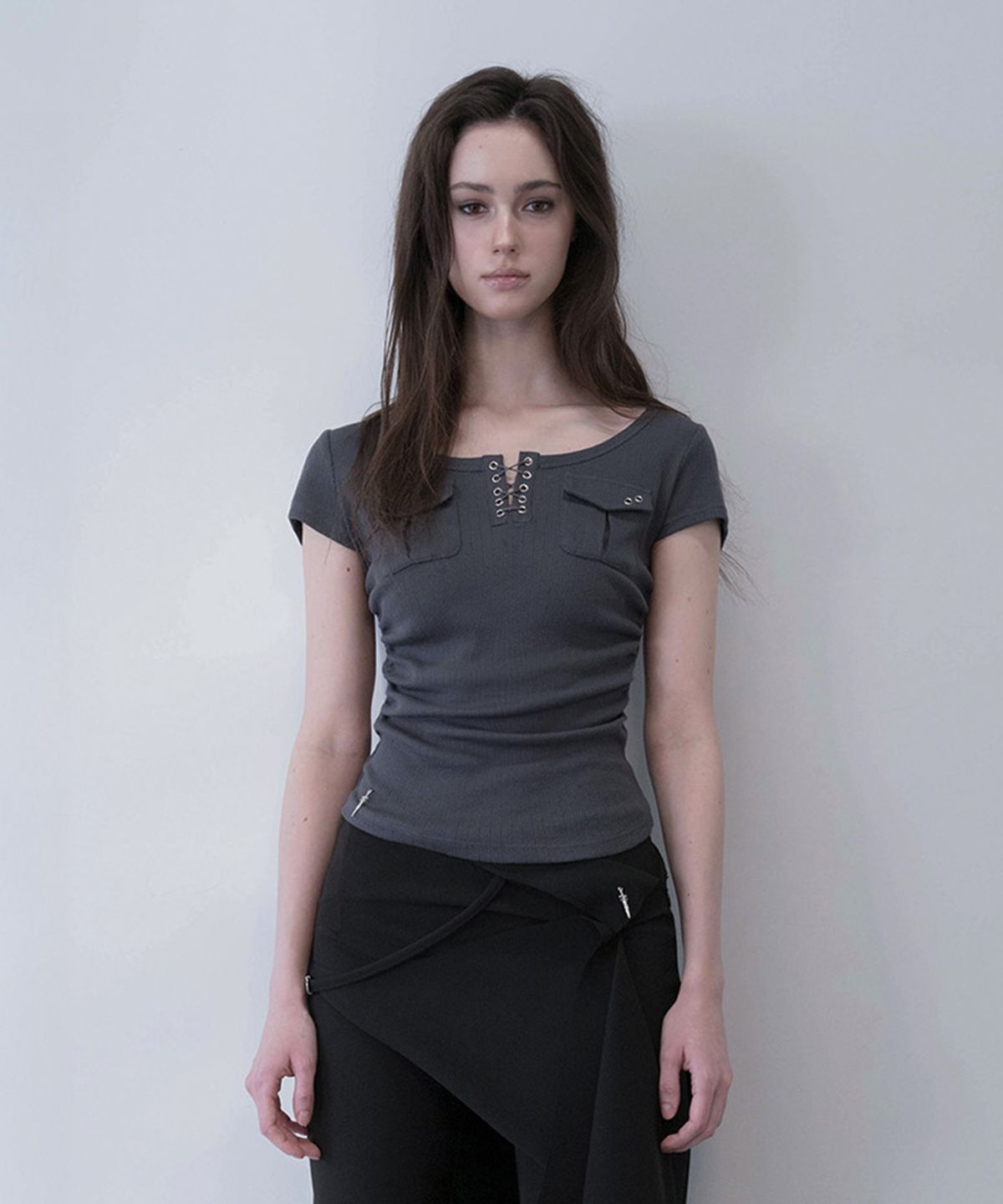 데미오(DAMIO) Lace-Up Pocket Top (Charcoal)