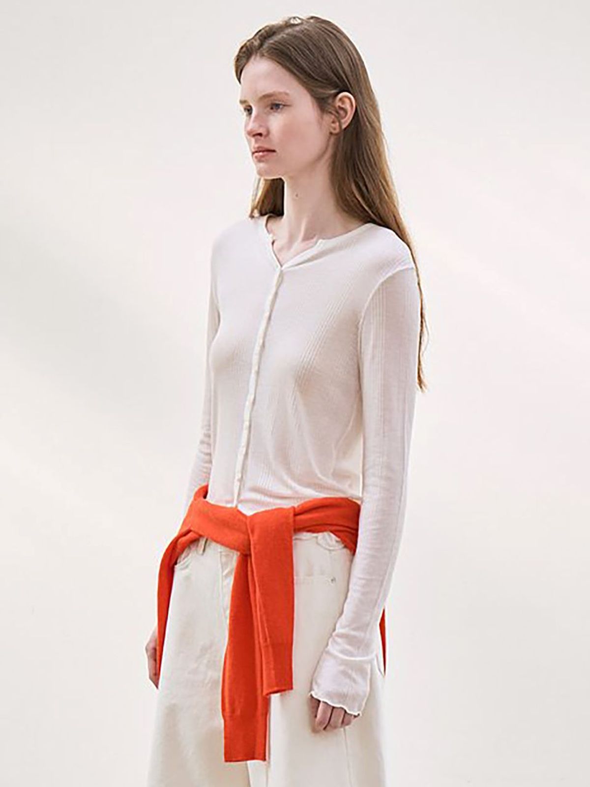 르(LE) v-neck ribbed button top (ivory)