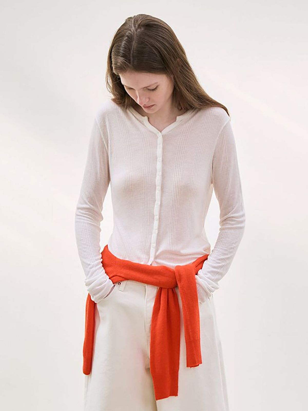 르(LE) v-neck ribbed button top (ivory)